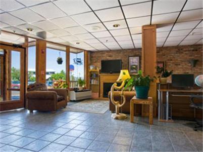 Howard Johnson By Wyndham Helena Interior photo